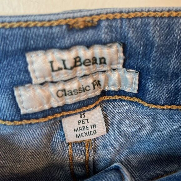 L. L Bean Classic Fit Petite Jeans - Picture 3 of 6